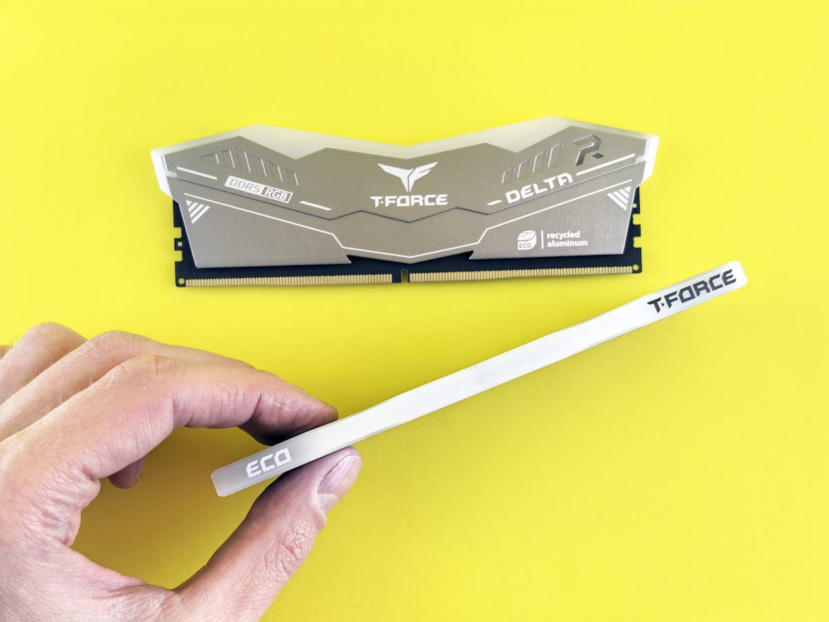 High-performance DDR5 RGB RAM module