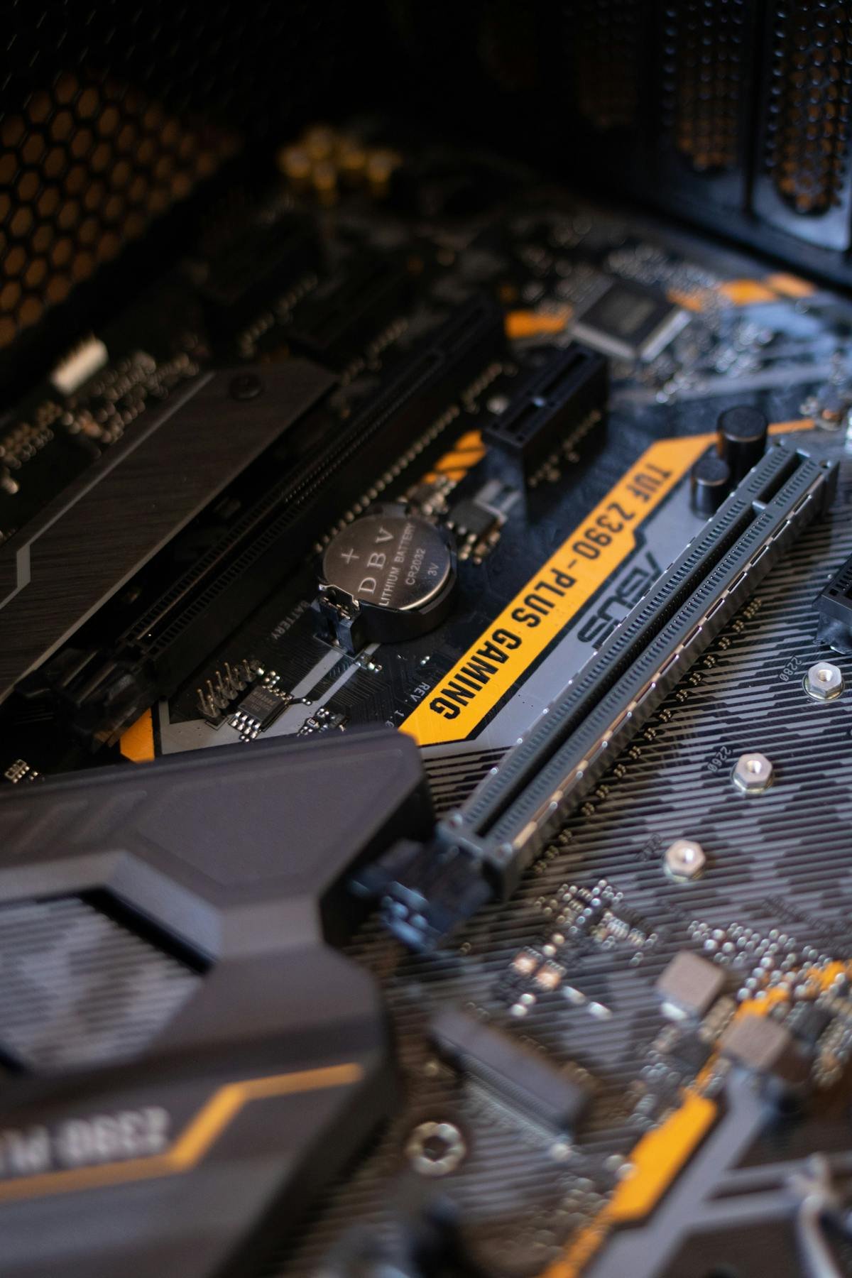 Motherboard components and chipset detail