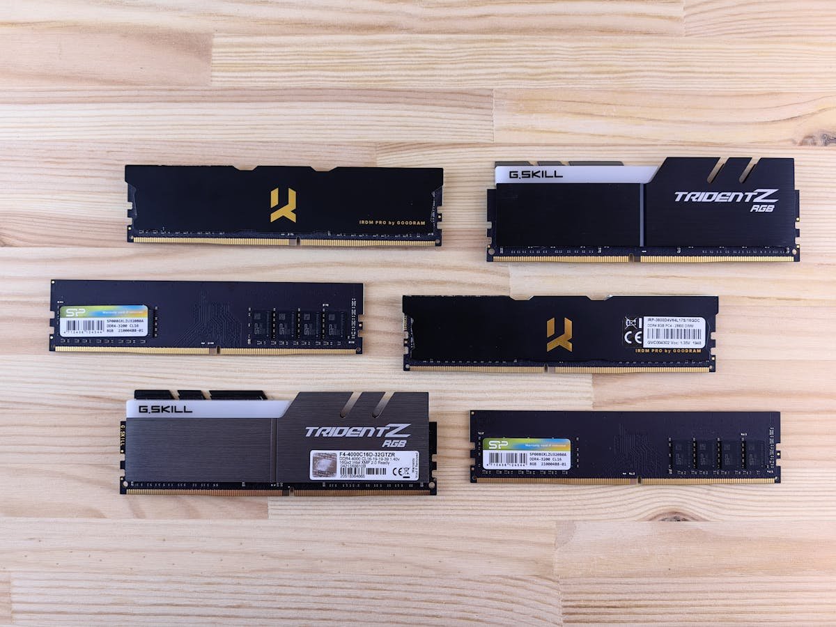 DDR4 and DDR5 RAM memory modules